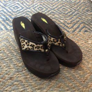 Volatile Cheetah/Brown Sandals Size 8